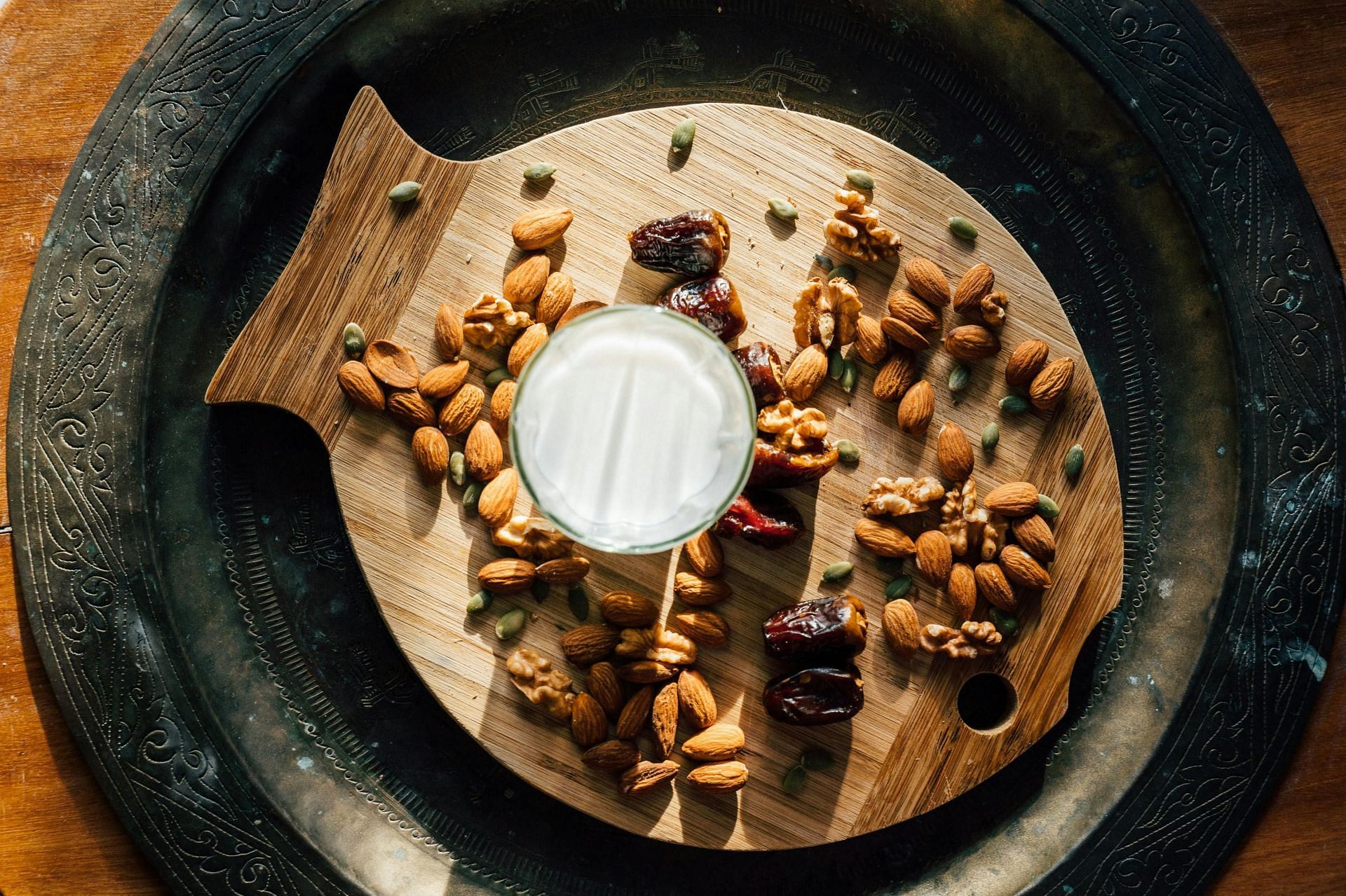 Almond milk side effects (image sourced via Pexels / Photo by anna)